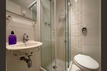 Apartamento para alugar com 72m², 2 quartos e 1 vaga Apartamento para alugar com 72m², 2 quartos e 1 vagaBanheiro social