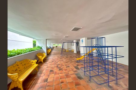 Apartamento para alugar com 72m², 2 quartos e 1 vaga Apartamento para alugar com 72m², 2 quartos e 1 vagaÁrea comum - playground