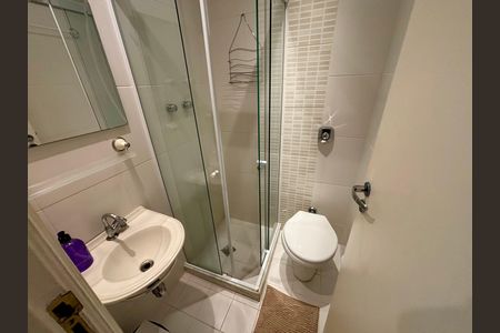 Apartamento para alugar com 72m², 2 quartos e 1 vaga Apartamento para alugar com 72m², 2 quartos e 1 vagaBanheiro social
