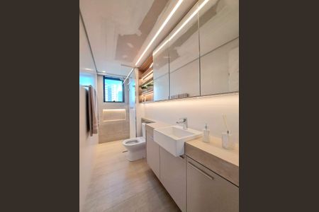 Apartamento à venda com 101m², 3 quartos e 2 vagas Apartamento à venda com 101m², 3 quartos e 2 vagasBanheiro da Suíte
