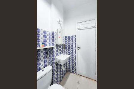 Banheiro  de kitnet/studio para alugar com 1 quarto, 25m² em Tijuca, Rio de Janeiro