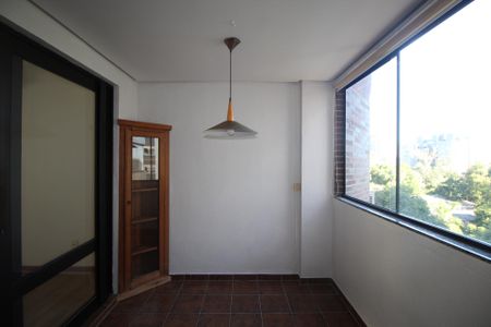 Apartamento para alugar com 140m², 3 quartos e 1 vagaSacada