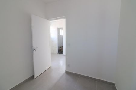 Quarto 1 de apartamento para alugar com 2 quartos, 40m² em Santo Antônio, Osasco