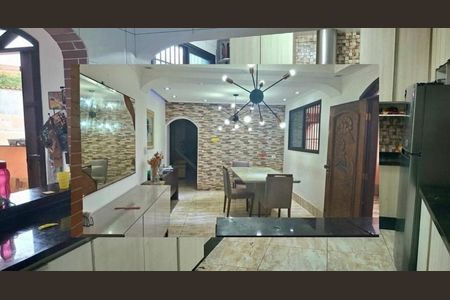 Casa à venda com 285m², 5 quartos e 6 vagasCozinha