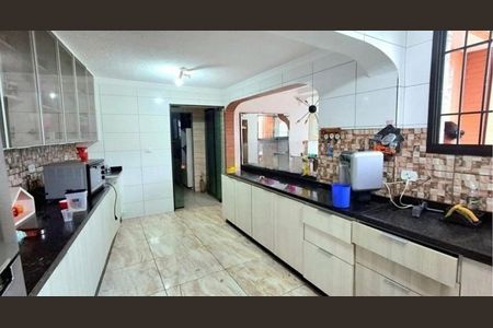 Casa à venda com 285m², 5 quartos e 6 vagasCozinha