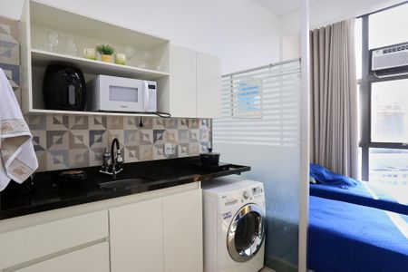 Sala/Cozinha de kitnet/studio para alugar com 1 quarto, 26m² em Lourdes, Belo Horizonte