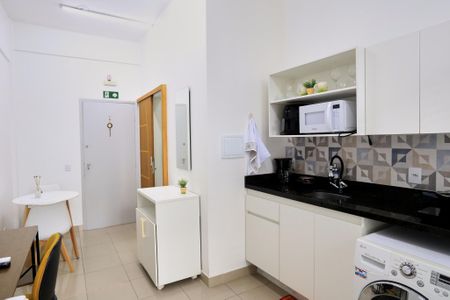 Sala/Cozinha de kitnet/studio para alugar com 1 quarto, 26m² em Lourdes, Belo Horizonte
