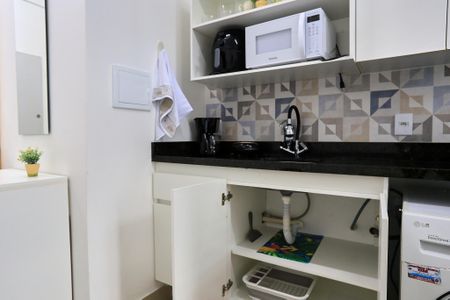 Sala/Cozinha de kitnet/studio para alugar com 1 quarto, 26m² em Lourdes, Belo Horizonte