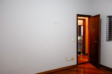 Casa à venda com 600m², 4 quartos e 3 vagas Casa à venda com 600m², 4 quartos e 3 vagasQuarto 1
