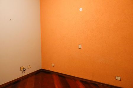 Casa à venda com 600m², 4 quartos e 3 vagas Casa à venda com 600m², 4 quartos e 3 vagasQuarto 2