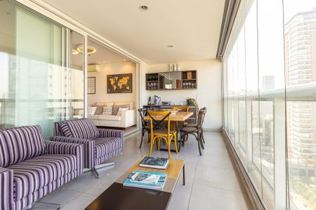 Apartamento à venda com 77m², 2 quartos e 2 vagas Apartamento à venda com 77m², 2 quartos e 2 vagasVaranda