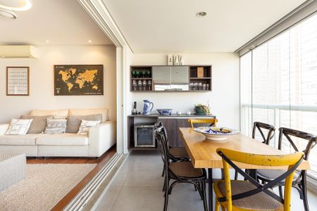 Apartamento à venda com 77m², 2 quartos e 2 vagas Apartamento à venda com 77m², 2 quartos e 2 vagasVaranda