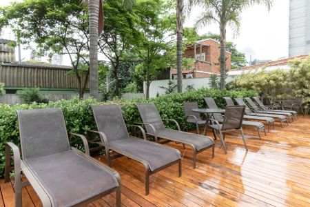 Apartamento à venda com 77m², 2 quartos e 2 vagas Apartamento à venda com 77m², 2 quartos e 2 vagasÁrea comum - Piscina