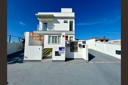 Casa para alugar com 108m², 2 quartos e 1 vaga Casa para alugar com 108m², 2 quartos e 1 vagaFachada