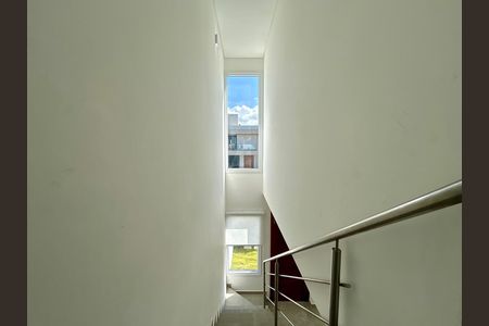 Casa para alugar com 108m², 2 quartos e 1 vaga Casa para alugar com 108m², 2 quartos e 1 vagaEscada