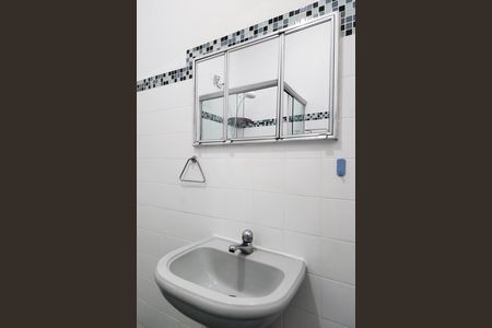 Casa para alugar com 62m², 2 quartos e 1 vaga Casa para alugar com 62m², 2 quartos e 1 vagaBanheiro
