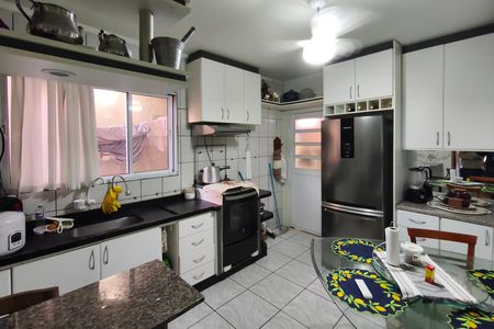 Casa à venda com 40m², 3 quartos e 3 vagas Casa à venda com 40m², 3 quartos e 3 vagasCozinha