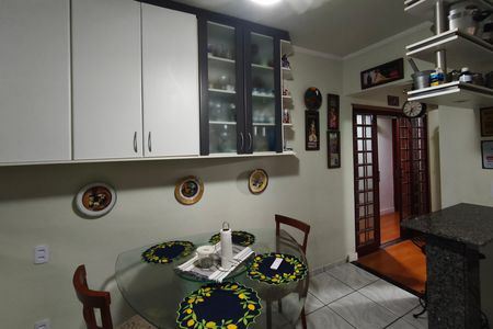Casa à venda com 40m², 3 quartos e 3 vagas Casa à venda com 40m², 3 quartos e 3 vagasCozinha