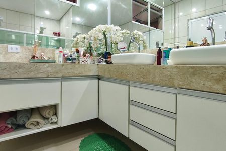 Casa à venda com 40m², 3 quartos e 3 vagas Casa à venda com 40m², 3 quartos e 3 vagasBanheiro Suíte