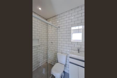 Banheiro de kitnet/studio para alugar com 1 quarto, 17m² em Vila Mariana, São Paulo