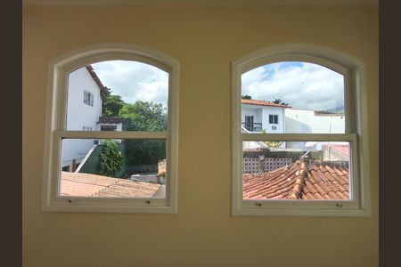 Casa para alugar com 239m², 4 quartos e 2 vagas