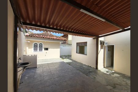 Casa para alugar com 239m², 4 quartos e 2 vagas