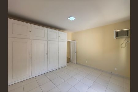 Casa para alugar com 239m², 4 quartos e 2 vagas