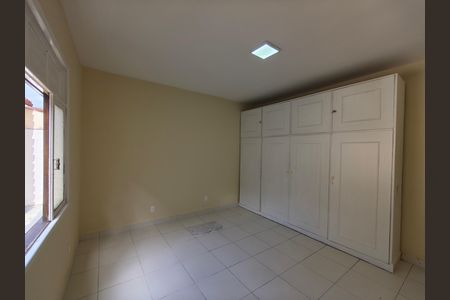 Casa para alugar com 239m², 4 quartos e 2 vagas
