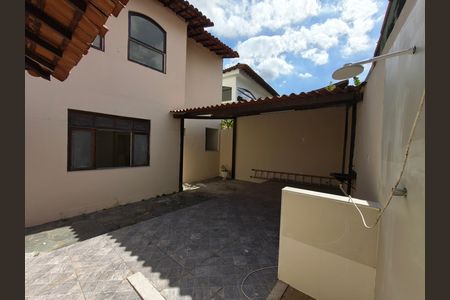 Casa para alugar com 239m², 4 quartos e 2 vagas