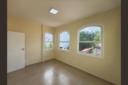 Casa para alugar com 239m², 4 quartos e 2 vagas