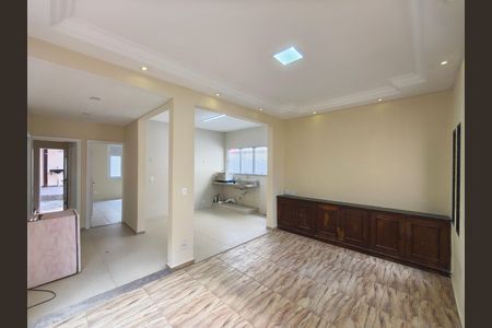 Casa para alugar com 239m², 4 quartos e 2 vagas