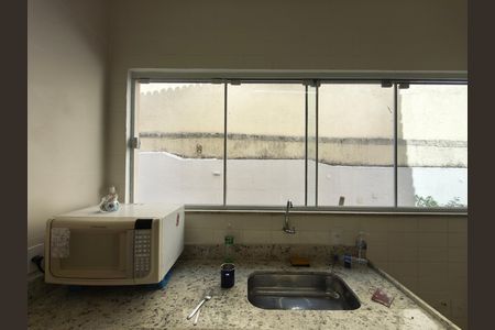 Casa para alugar com 239m², 4 quartos e 2 vagas