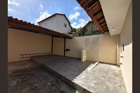 Casa para alugar com 239m², 4 quartos e 2 vagas