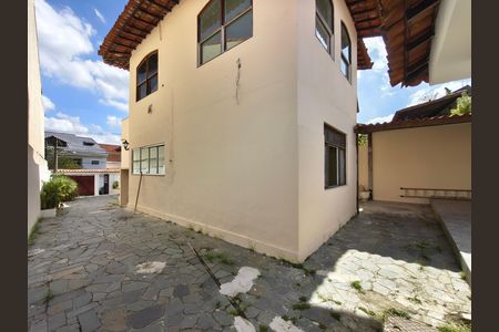 Casa para alugar com 239m², 4 quartos e 2 vagas