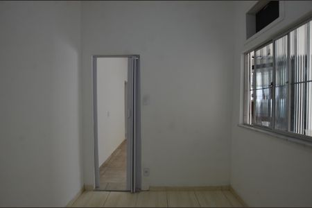 Quarto 1 de casa para alugar com 2 quartos, 80m² em Rocha Miranda, Rio de Janeiro