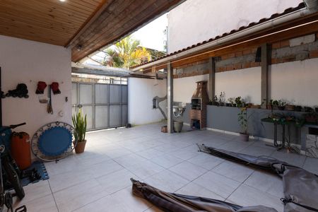Casa à venda com 122m², 2 quartos e 2 vagasQuintal / Churrsqueira / Tanque