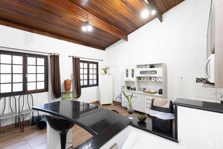 Casa à venda com 122m², 2 quartos e 2 vagasCozinha 