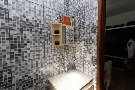 Casa à venda com 122m², 2 quartos e 2 vagasBanheiro da Suíte