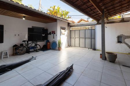 Casa à venda com 122m², 2 quartos e 2 vagasQuintal / Churrsqueira / Tanque