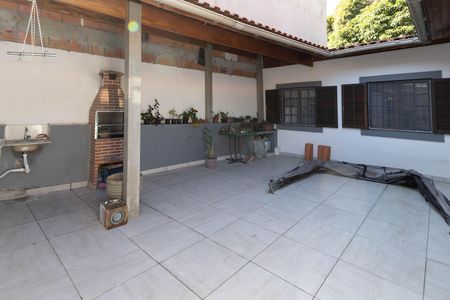Casa à venda com 122m², 2 quartos e 2 vagasQuintal / Churrsqueira / Tanque
