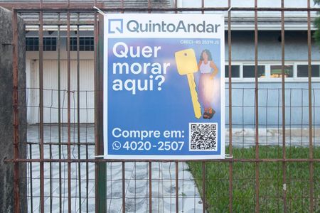 Casa à venda com 240m², 4 quartos e 3 vagas Casa à venda com 240m², 4 quartos e 3 vagasPlaca