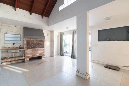 Casa à venda com 240m², 4 quartos e 3 vagas Casa à venda com 240m², 4 quartos e 3 vagasSala
