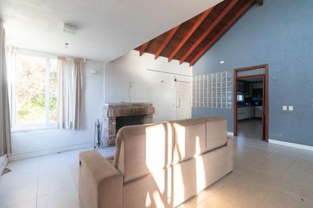 Sala de casa à venda com 4 quartos, 240m² em Guarujá, Porto Alegre