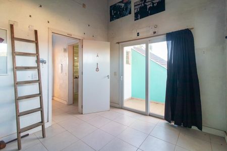 Casa à venda com 240m², 4 quartos e 3 vagas Casa à venda com 240m², 4 quartos e 3 vagasQuarto 4