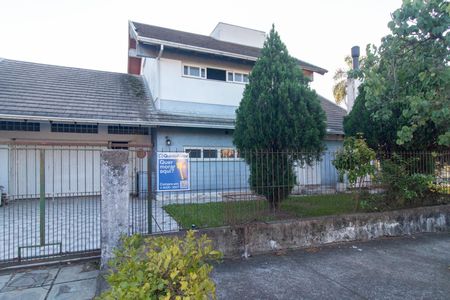 Casa à venda com 240m², 4 quartos e 3 vagas Casa à venda com 240m², 4 quartos e 3 vagasFachada