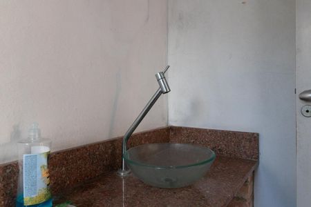 Casa à venda com 240m², 4 quartos e 3 vagas Casa à venda com 240m², 4 quartos e 3 vagasBanheiro Social 2