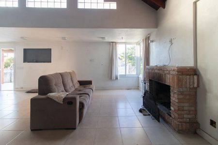 Sala de casa à venda com 4 quartos, 240m² em Guarujá, Porto Alegre