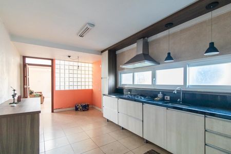 Casa à venda com 240m², 4 quartos e 3 vagas Casa à venda com 240m², 4 quartos e 3 vagasCozinha