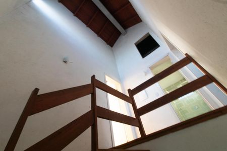 Casa à venda com 240m², 4 quartos e 3 vagas Casa à venda com 240m², 4 quartos e 3 vagasCorredor