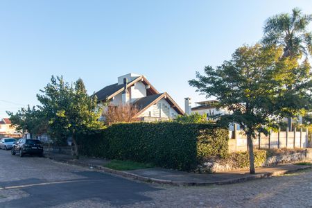 Casa à venda com 240m², 4 quartos e 3 vagas Casa à venda com 240m², 4 quartos e 3 vagasFachada